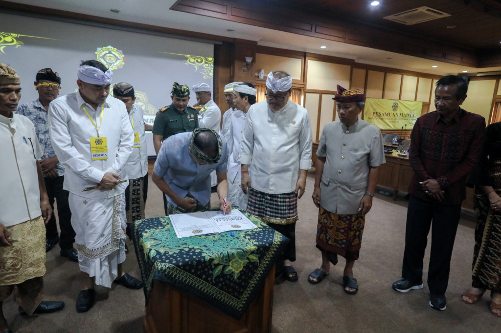 Wabup Suiasa Hadiri Pesamuan Madya XII Pasemetonan Nararya Dalem Benculuk Tegeh Kori 2023